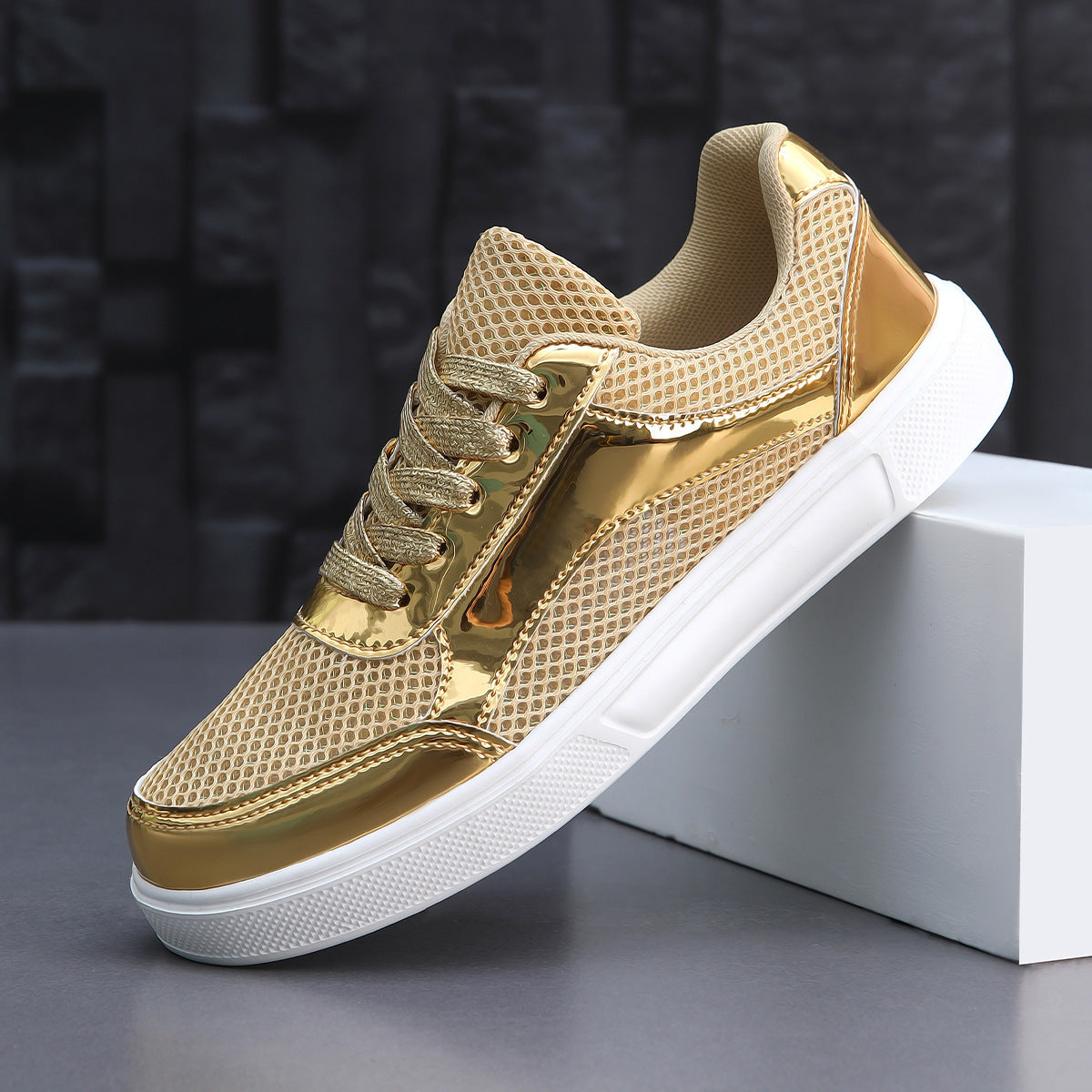 Damen Sportliche Sneakers aus atmungsaktivem Mesh mit glänzenden Akzenten