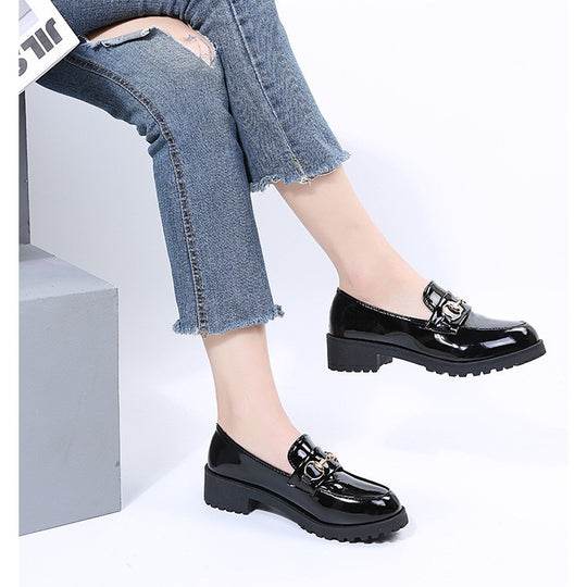 Damen Elegante Loafers mit glänzendem Finish und modischem Kettenverschluss R&B