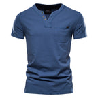 Herren Kurzarm-Shirt mit modernem Henley-Ausschnitt und Brusttasche