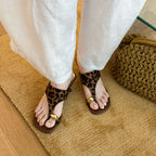 Damen Elegante Zehentrenner-Sandaletten mit modischem Riemendesign und dekorativer Schnalle