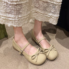 Damen Ballerinas mit zierlichem Schleifenakzent und verstellbarem Riemen