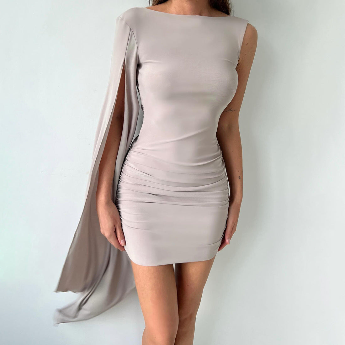 Damen Elegantes Mini-Kleid mit asymmetrischem Design und Rüschendetails R&B