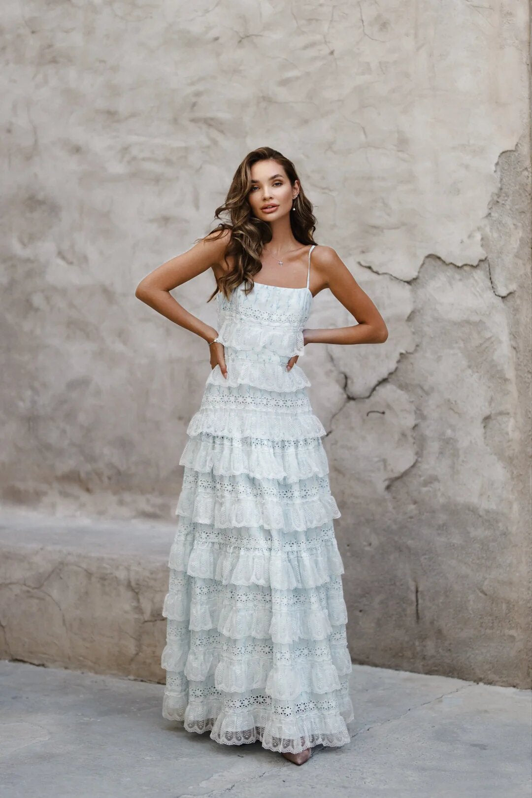 Damen Maxikleid mit floralen Rüschendetails und Spaghettiträgern R&B