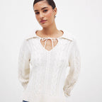 Damen Grobstrickpullover mit romantischem Kragen und praktischen Schnürdetails R&B