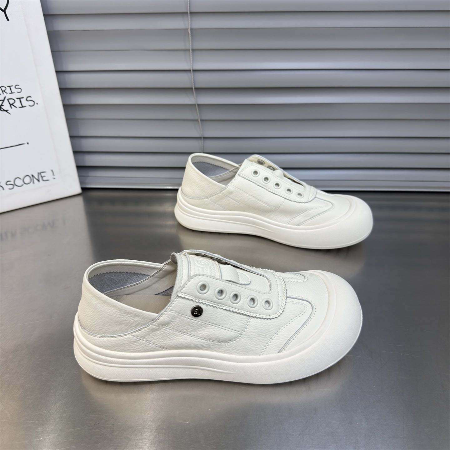 Damen Slipper mit praktischem Klettverschluss und modernem Design R&B