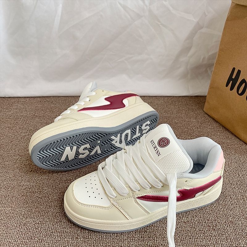 Damen Sneakers mit sportlichem Design und atmungsaktiver Obermaterialkombination