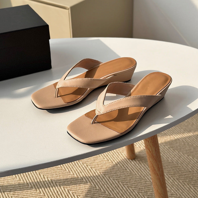 Damen Bequeme Wedgesandalen mit modischem Zehenstegdesign