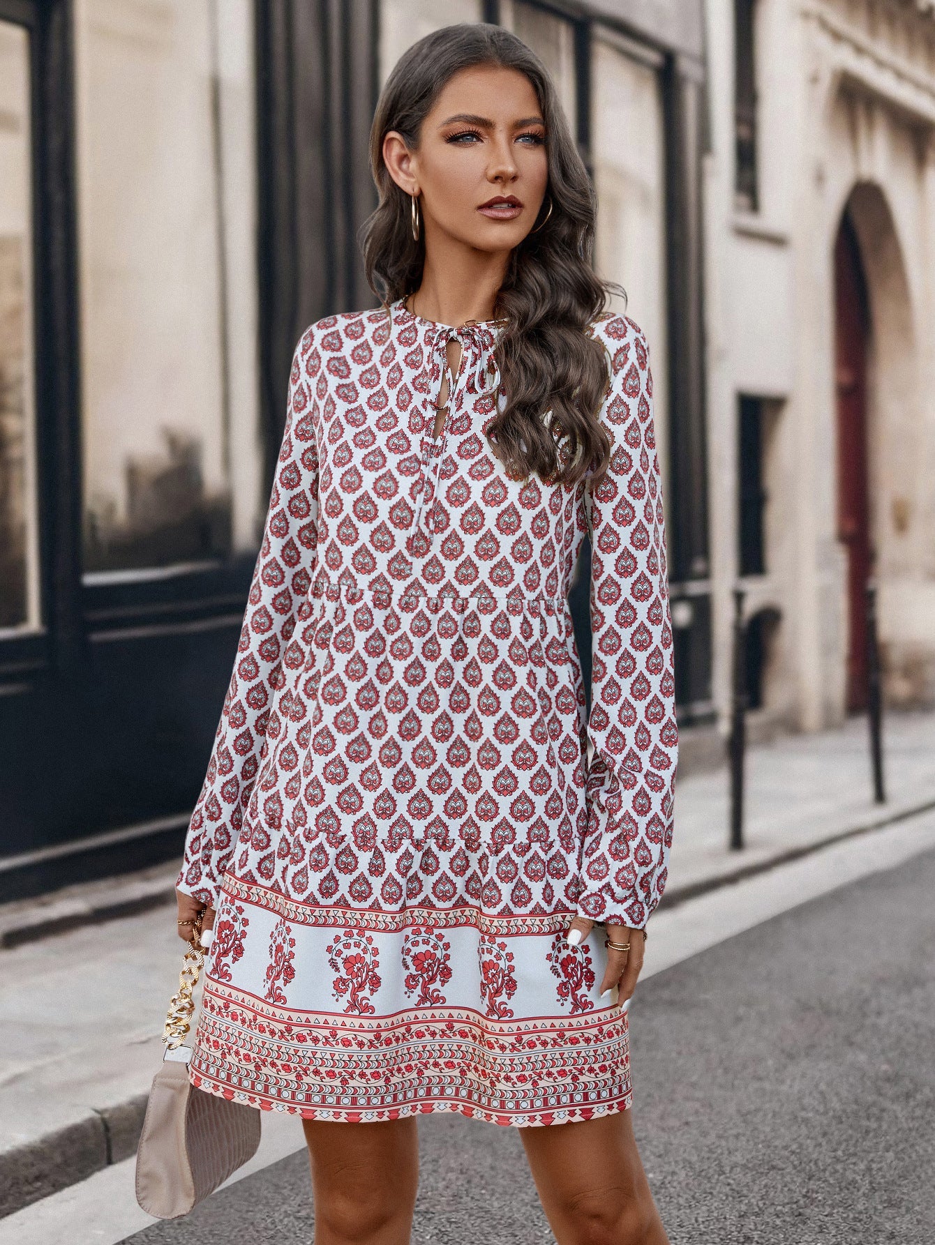 Damen romantisches Kleid mit detailverliR&Btem Print und langen Ärmeln R&B