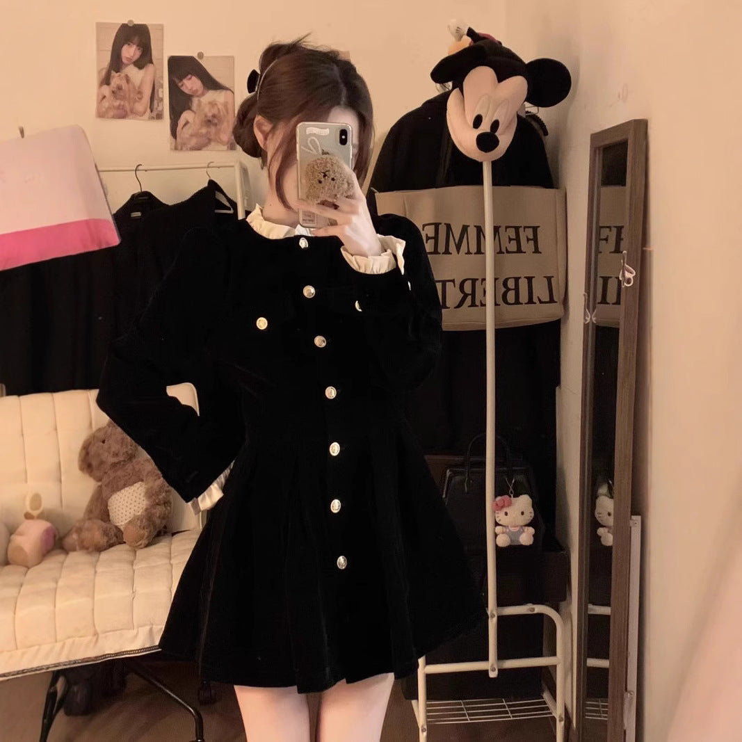 R&B | Schlankes Kleid Im Chanel Stil