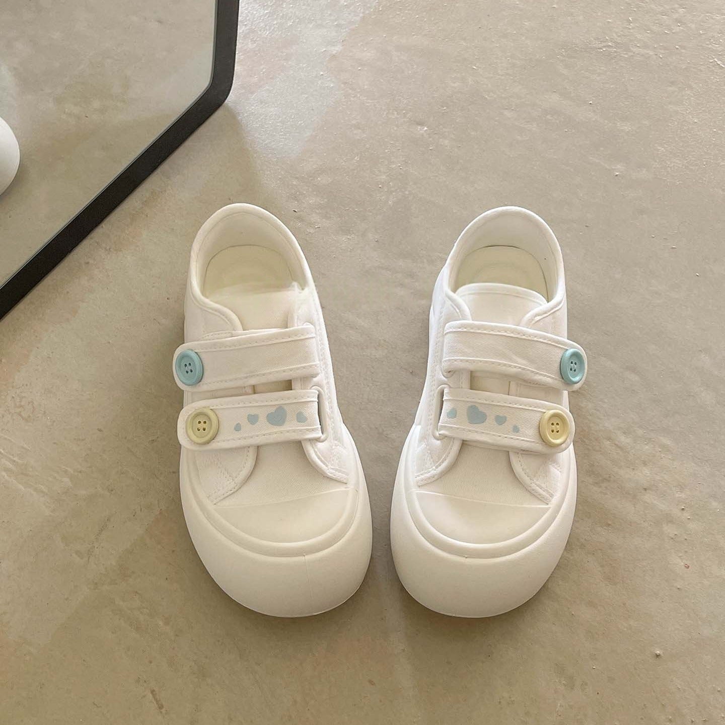 Damen bequeme und verspielte Sneaker mit Klettverschluss von