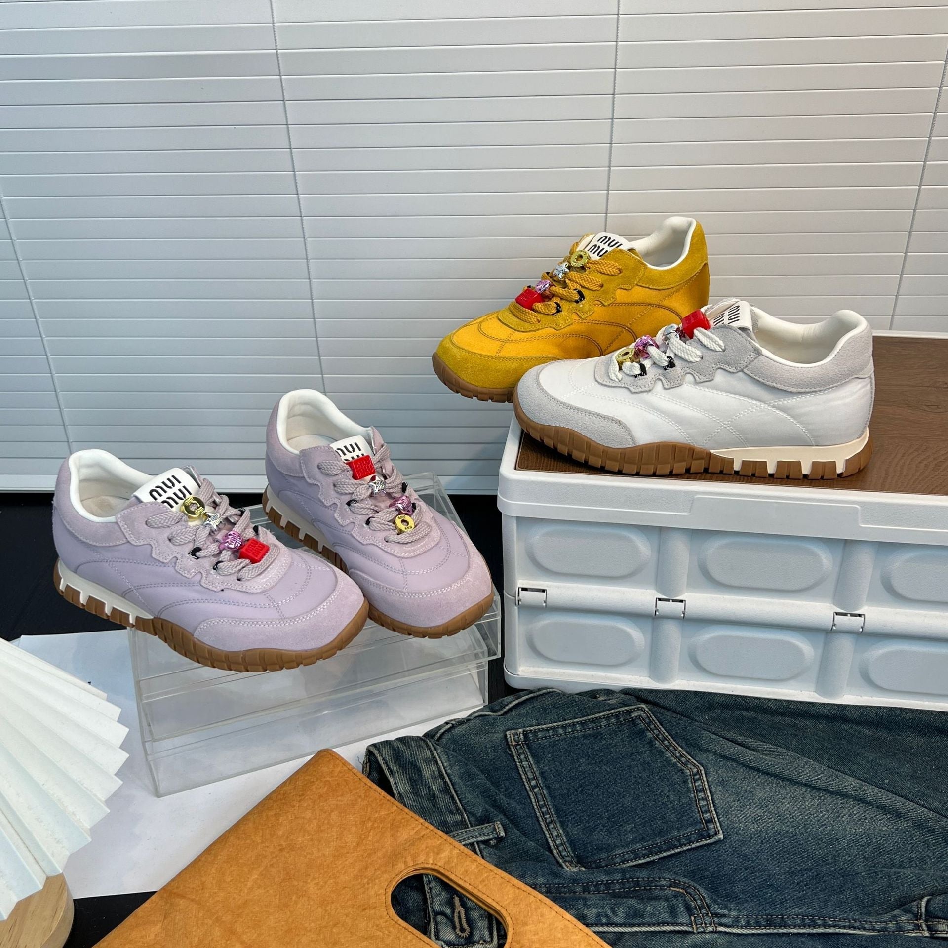 Damen modische Sneakers mit einzigartigem Schnürsystem und bequemem Fußbett R&B