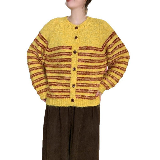 Damen Grobstrickjacke mit modernen Streifen und Knopfdetails R&B
