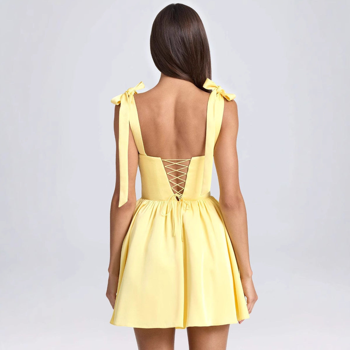 Damen kurzes Kleid mit verstellbaren Trägern und bauschigem Rock R&B
