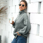 Damen Grobstrickpullover mit hohem Kragen und Zopfmuster