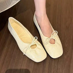 Damen elegante Ballerinas mit geschmeidigem Glanz und dekorativem Schleifchen