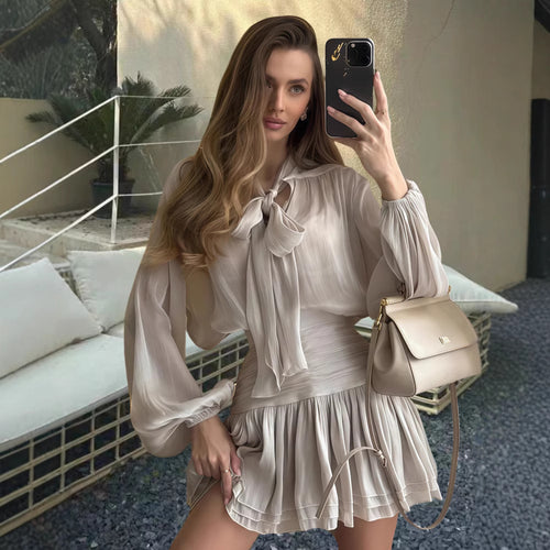 Damen Verspieltes Chiffon-Kleid mit schleifenverziertem Ausschnitt und weit geschnittenen Ärmeln R&B