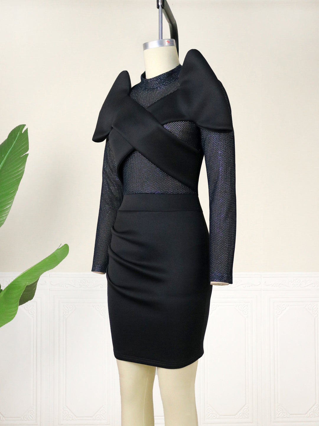 Damen Elegantes Cocktailkleid mit innovativem Rüschendesign R&B