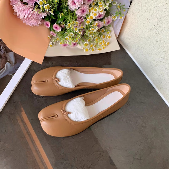Damen Ballerinas mit glänzender Oberflächenstruktur und zierlicher Schleifenverzierung R&B