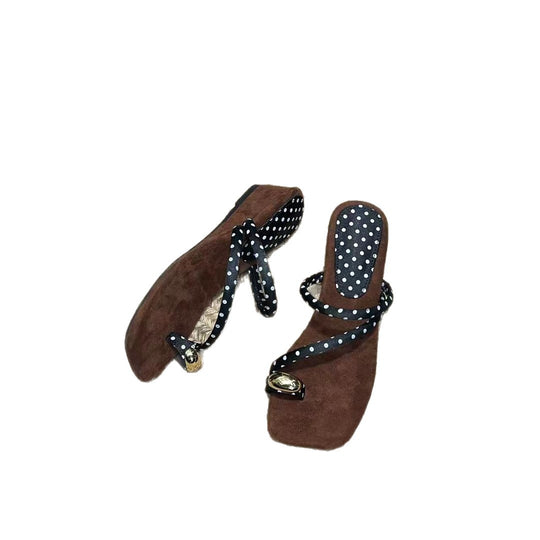 Damen Modische Zehentrenner-Sandalen mit dekorativen Riemen und ergonomischem Fußbett R&B