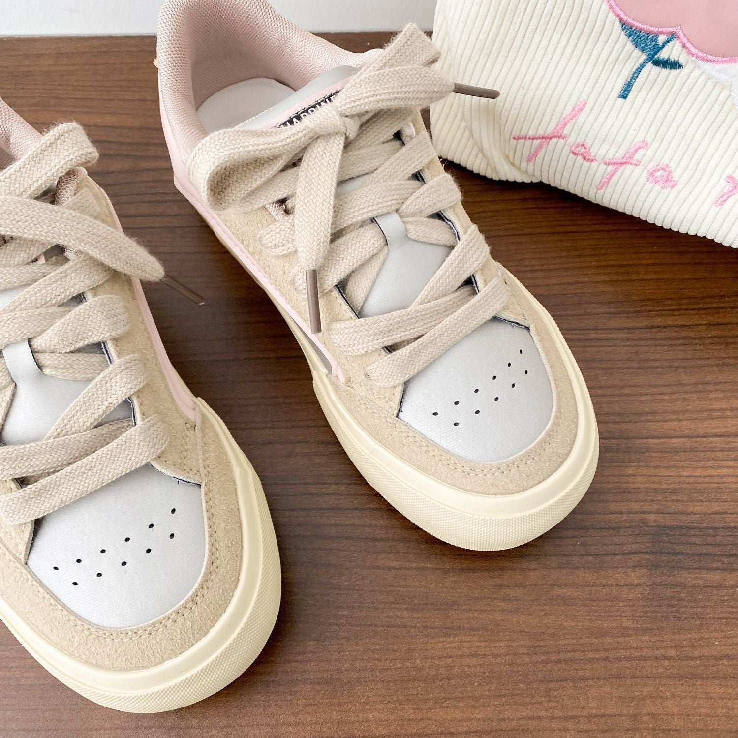 Damen Trendige Sneaker mit modischer Oberflächenstruktur und atmungsaktiver Innensohle