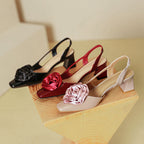 Damen Slingback-Pumps mit floralen Satin-Applikationen und komfortablem Blockabsatz