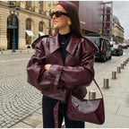 Damen modische Kunstlederjacke mit oversized Schnitt und auffälligen Schulterpartien R&B