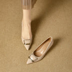 Damen elegante Pumps mit modischer Schnallenapplikation