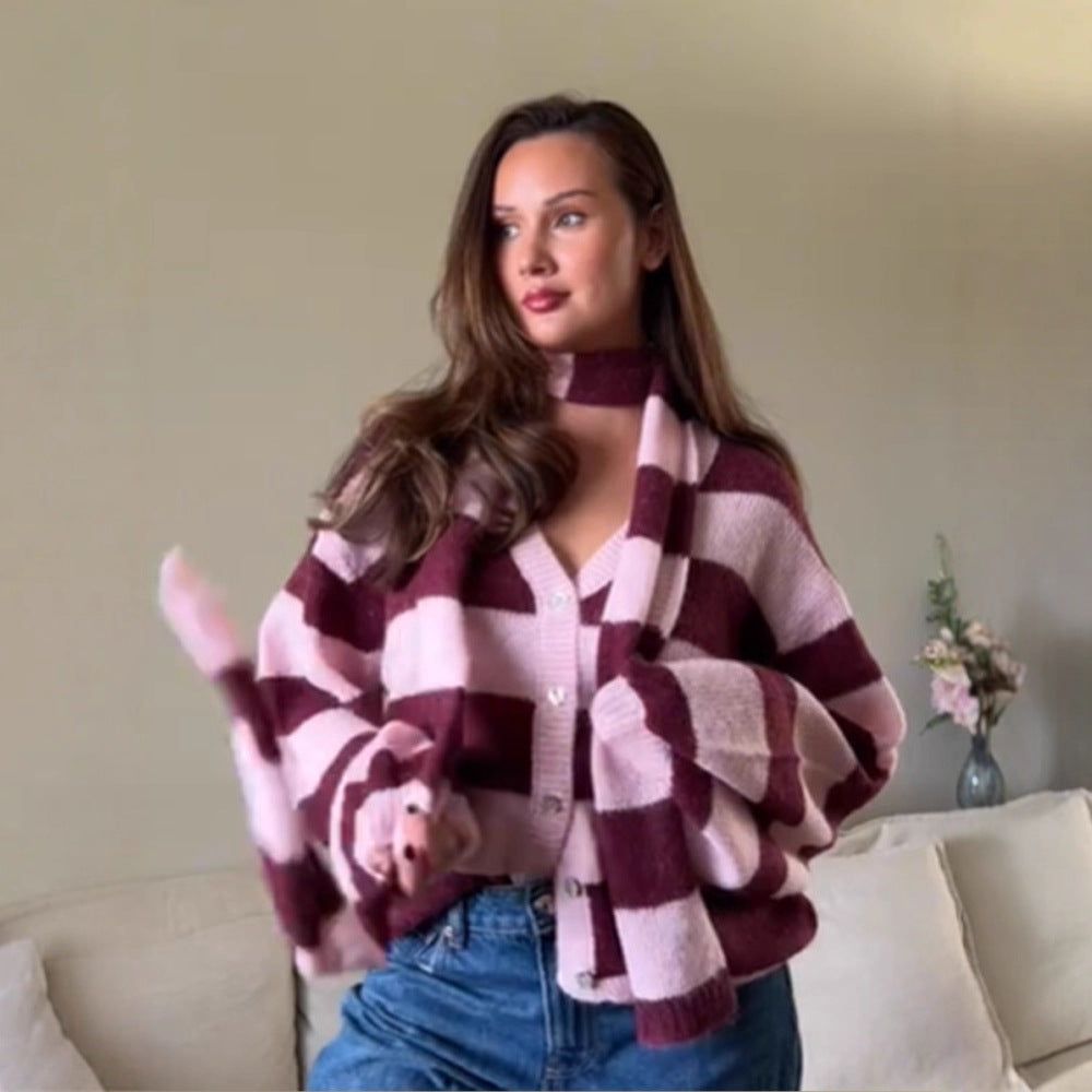 Damen kuschelige Strickjacke mit modischem Karomuster und abnehmbarem Schal R&B