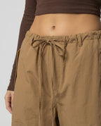 Damen hochgeschnittene extraweite Streetwear-Hose mit Tunnelzugbund, markanten Kniefalten und weitem Beinverlauf R&B