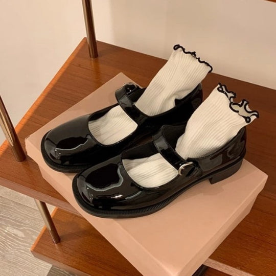 Damen Mary Jane Ballerinas mit verspieltem Riemen und glänzender Oberfläche R&B