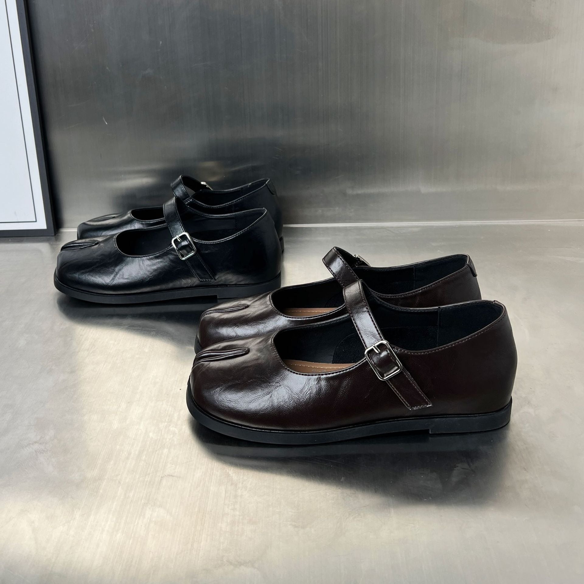 Damen elegante Ballerinas mit verstellbarem Riemen und komfortabler Passform R&B