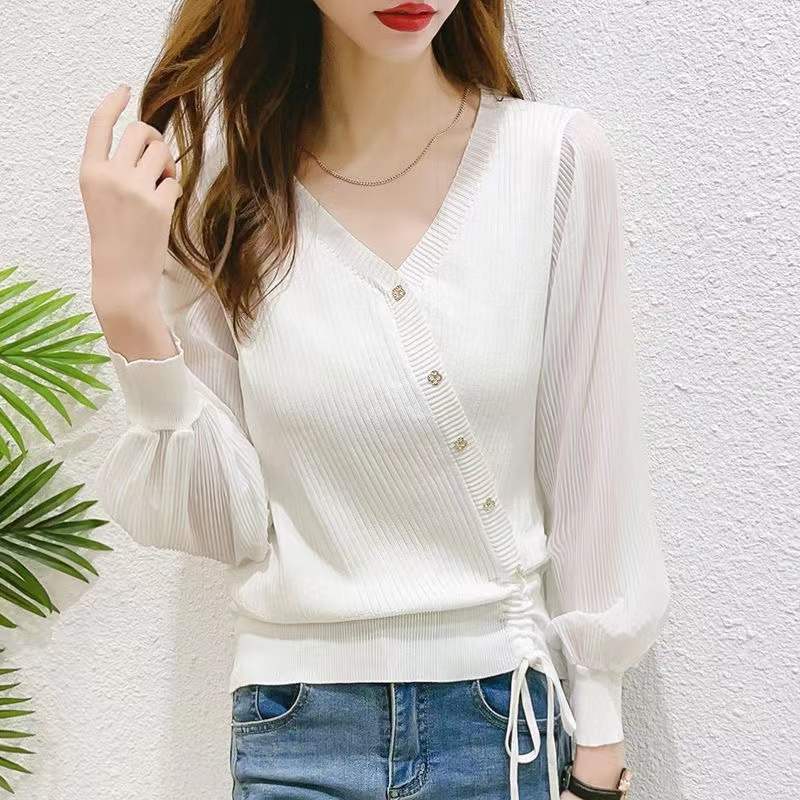 Damen eleganter Strickpullover mit Knopfdetails und transparenten Ärmeln R&B