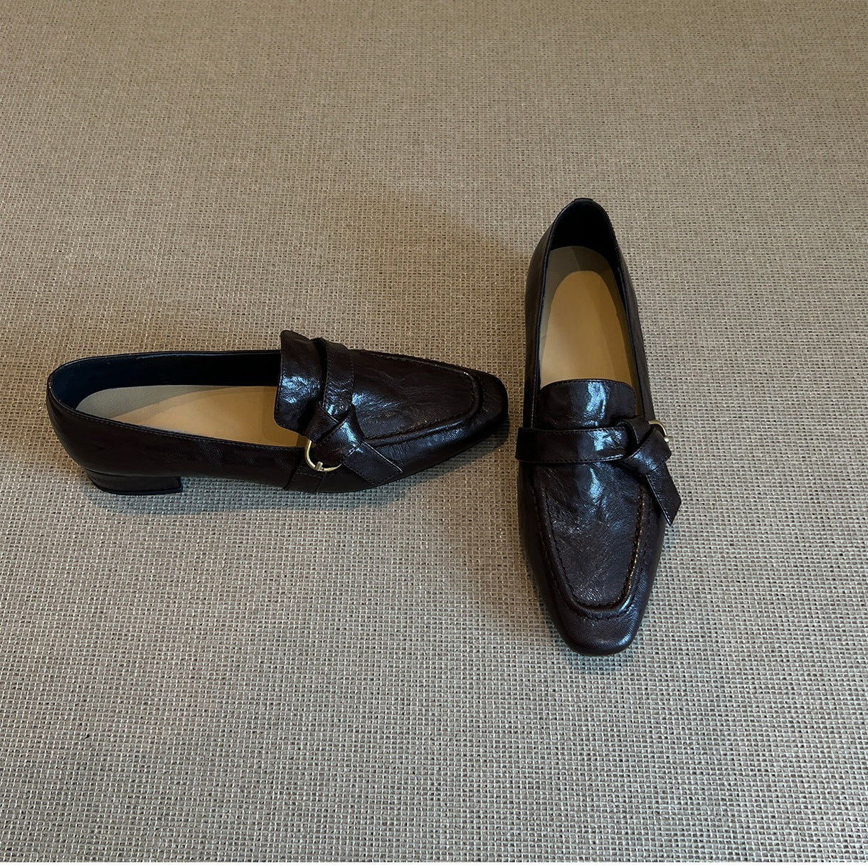 Damen Mokassins mit elegantem Schnallenakzent und weichem Veloursleder