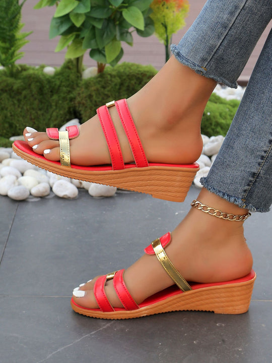Damen nan Keilabsatzsandalen mit verstellbaren Riemen und Metallapplikationen R&B