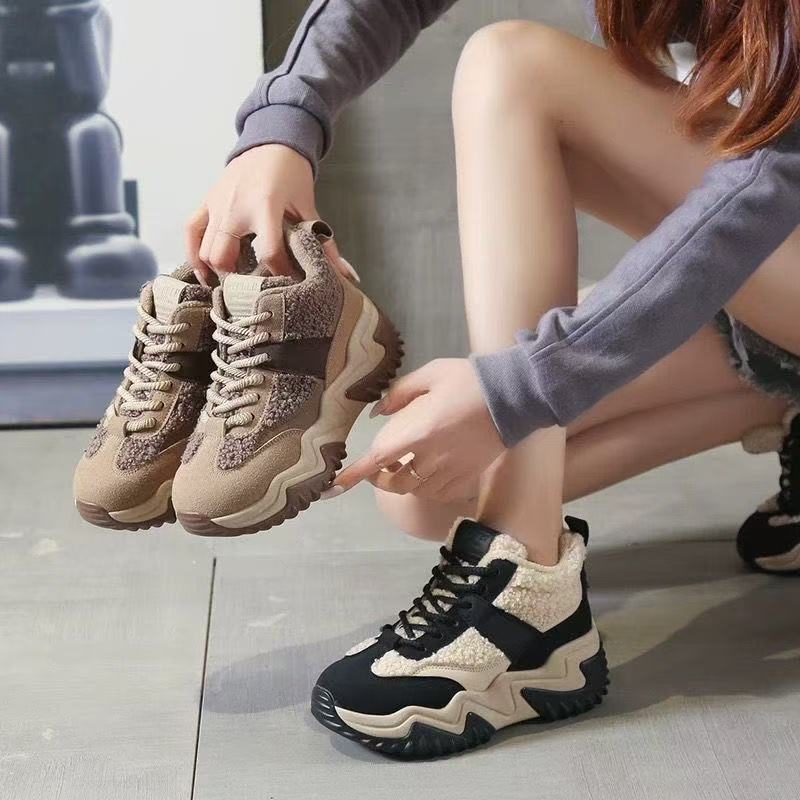 Damen Sportliche High-Top Sneaker mit kuscheligem Futter und rutschfester Sohle R&B