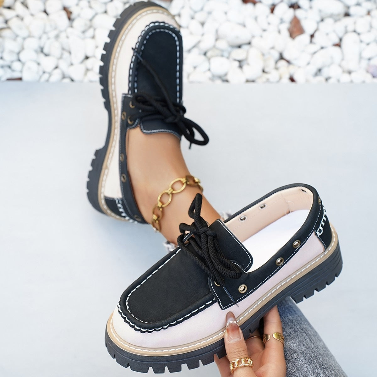 Damen Sneakers mit robustem Profil und dekorativen Schnürsenkeln R&B
