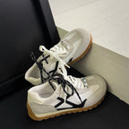 Damen Sneakers im Retro-Stil aus hochwertigem Wildleder mit einzigartigem Schnürdesign R&B