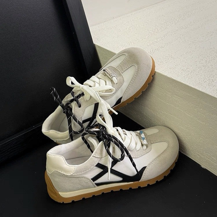 Damen Sneakers im Retro-Stil aus hochwertigem Wildleder mit einzigartigem Schnürdesign R&B