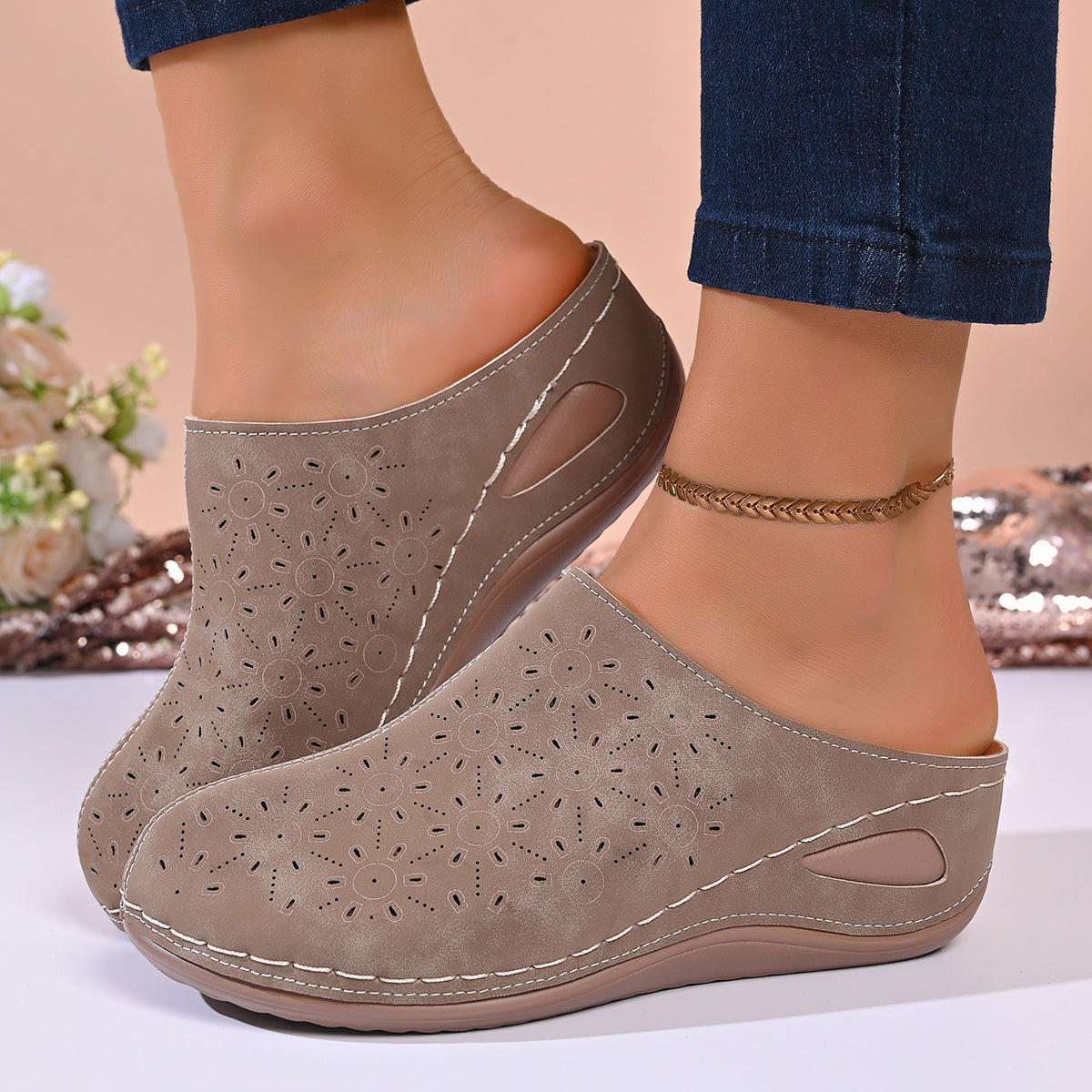 Damen Clogs mit eleganter Lochmuster-Applikation und rutschfester Sohle R&B