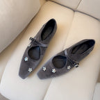 Damen Ballerina-Schuhe mit floralem Schmuckdetail und elegantem Riemendesign