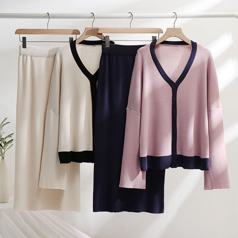 Damen elegantes Strick-Kombinationsset mit tiefem V-Ausschnitt und Kontrastdetails R&B