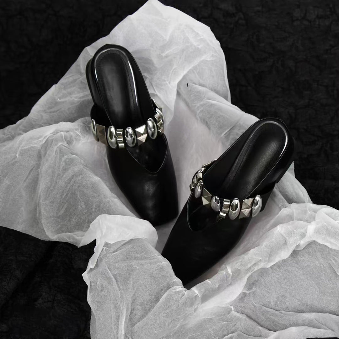Damen Mules mit glamourösen Nieten und glänzender Oberfläche R&B