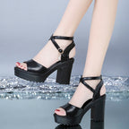 Damen Elegante Sandaletten mit geschwungenem Riemen und hoher Plattform R&B