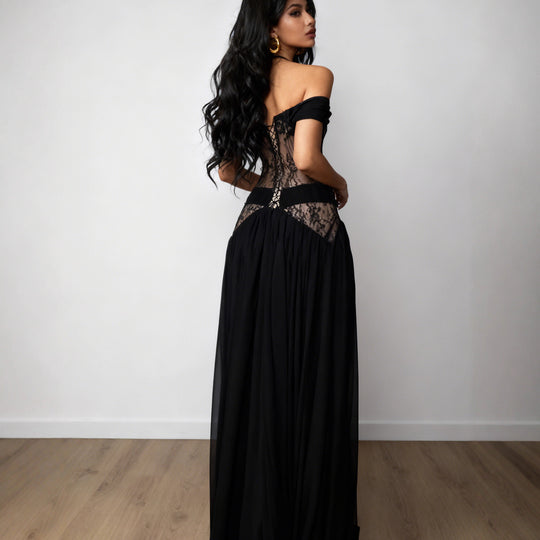 Damen Abendkleid mit transparenten Spitzeinsätzen und verführerischem Schnitt R&B