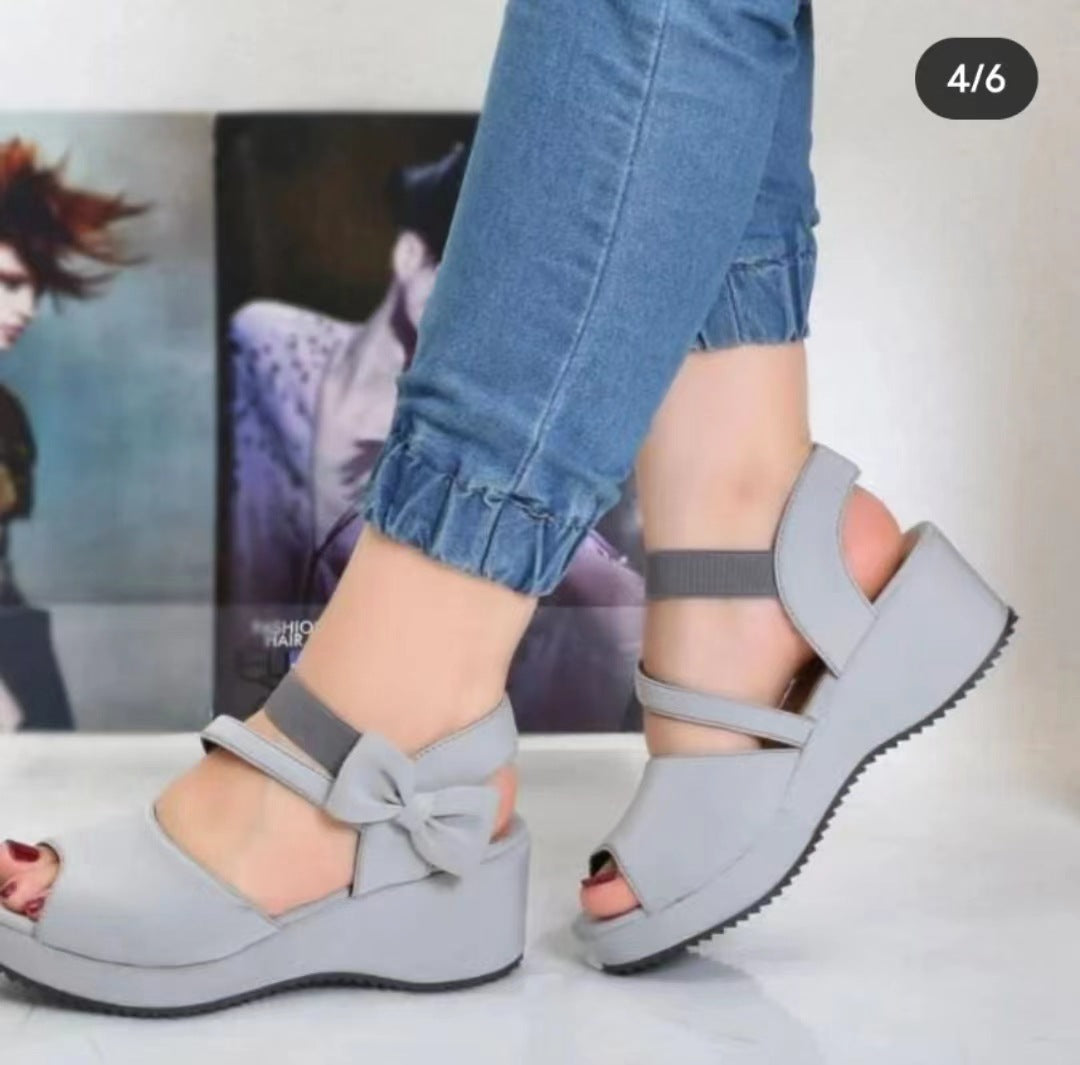 Damen Wedge-Sandalen mit dekorativem Schleifen-Detail und elastischem Riemen R&B