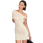 Damen figurbetontes Minikleid mit asymmetrischem Ausschnitt und verspieltem Knotendetail R&B