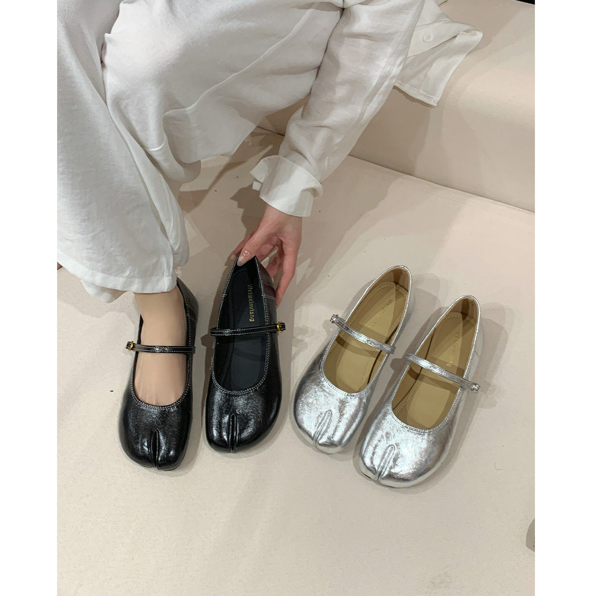 Damen Ballerinas mit schimmerndem Effekt und elegantem Riemen