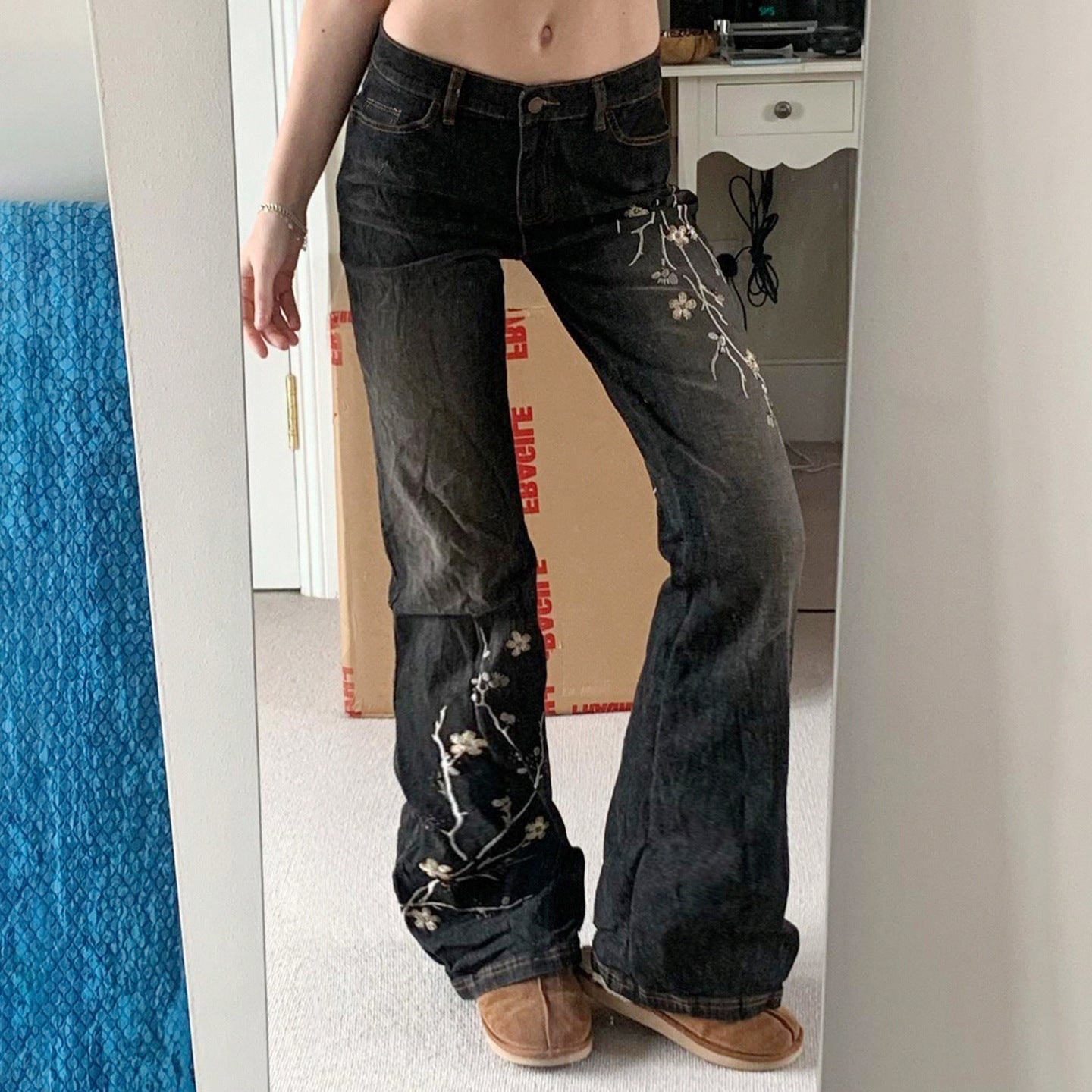 Damen Flared Jeans mit floralem Stickdesign und hohem Taillenbund R&B