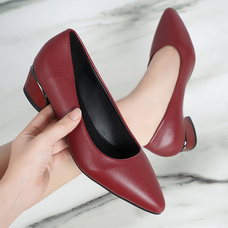 Damen Spitze Pumps mit niedrigem Blockabsatz und eleganter Form R&B