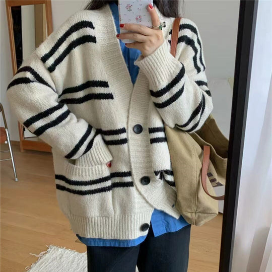 Damen Grobstrick Cardigan mit breitem Aufschlag und dekorativen Knopfdetails R&B